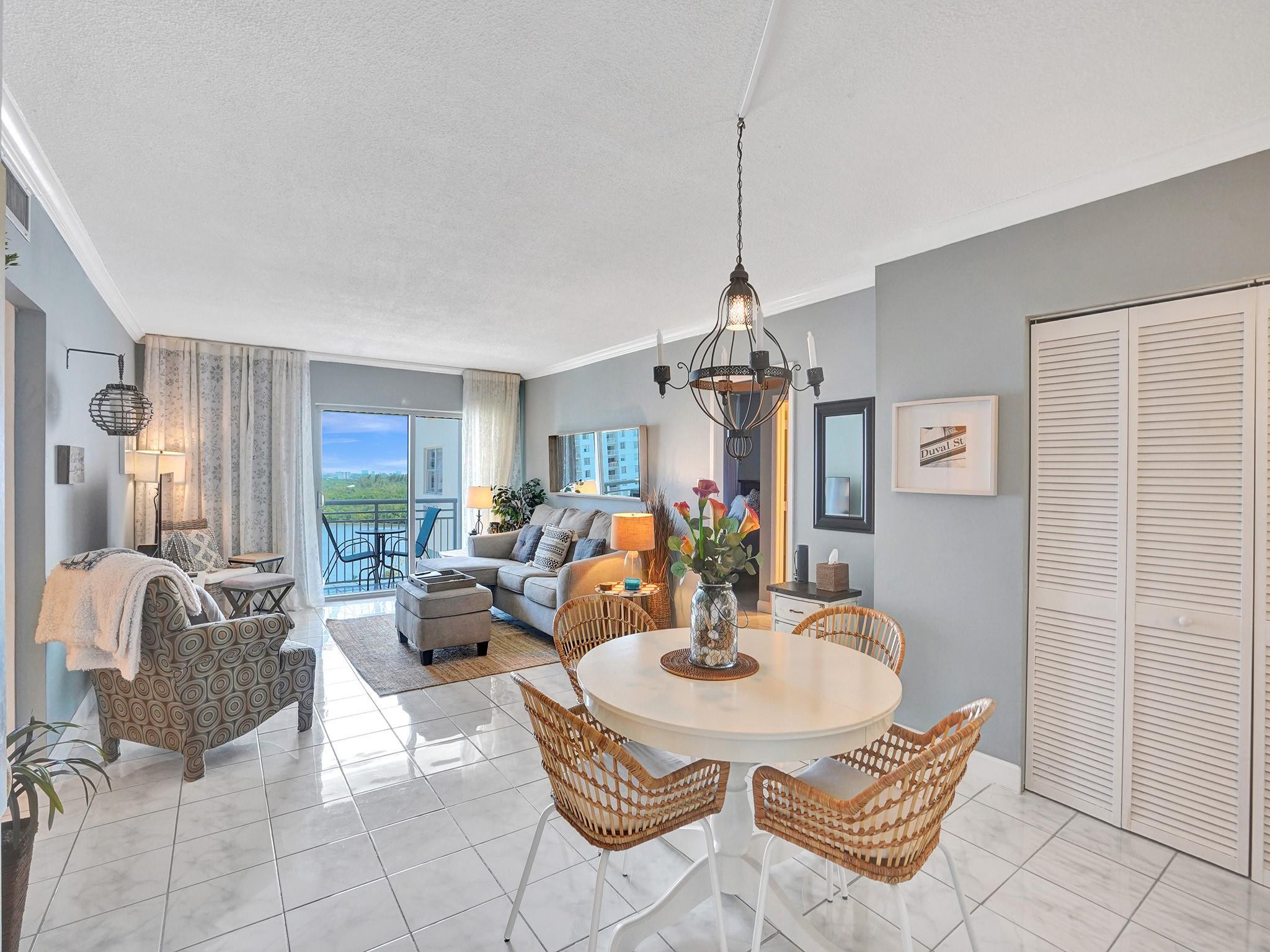 400 Kings Point 1019