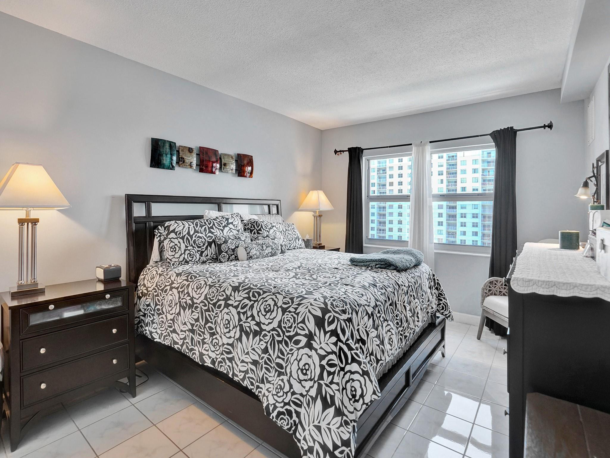 400 Kings Point 1019