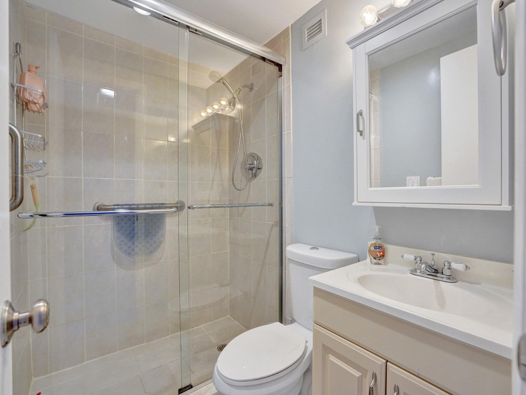 400 Kings Point 1019