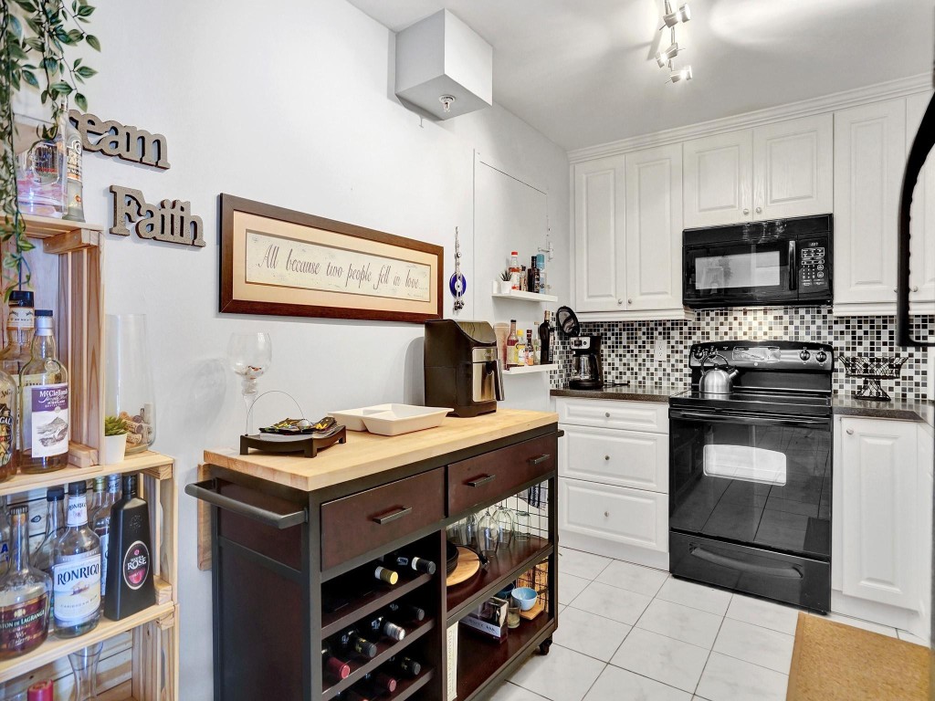 400 Kings Point 1019