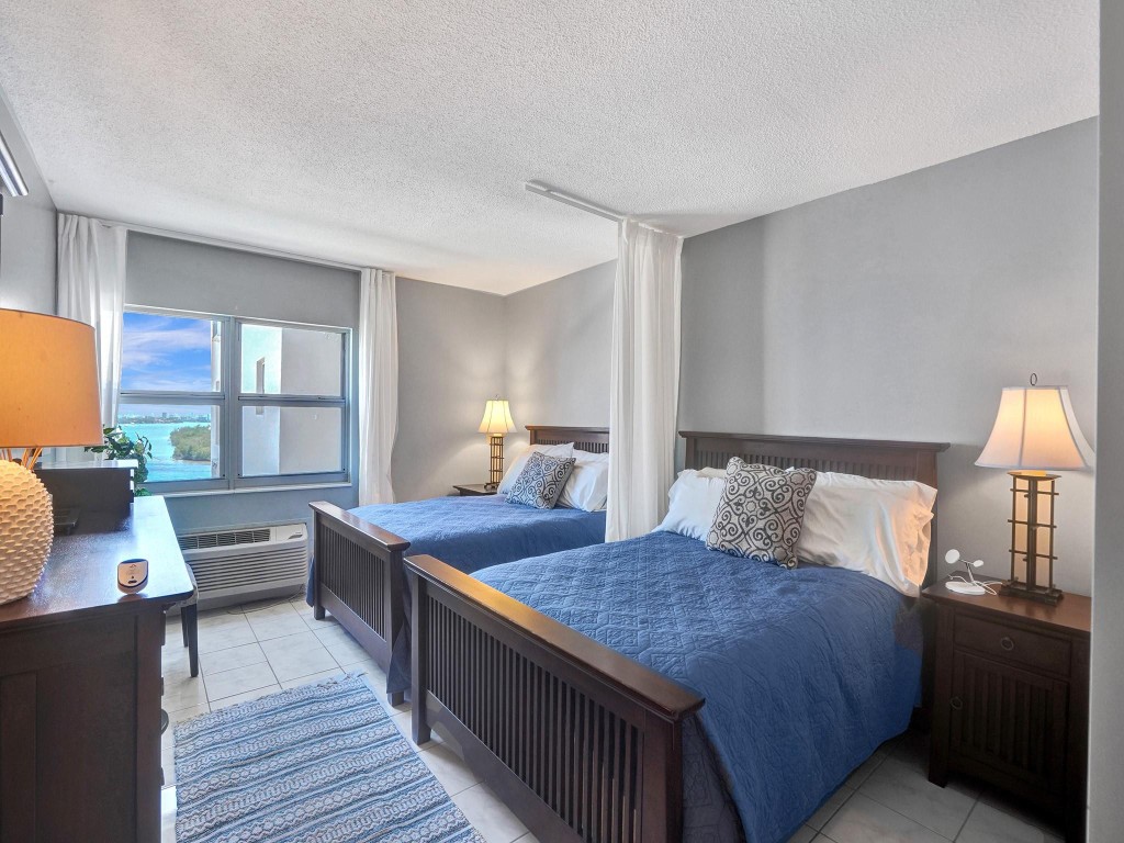 400 Kings Point 1019