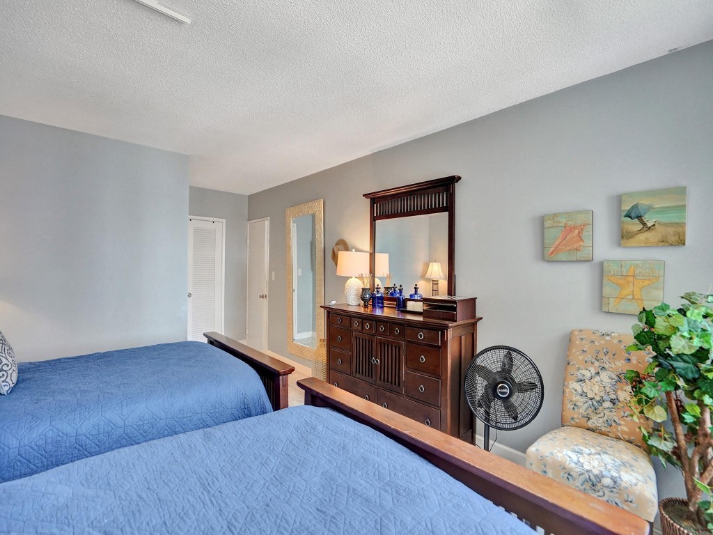 400 Kings Point 1019