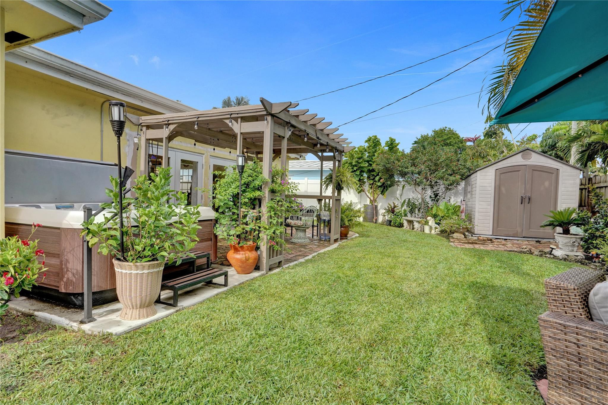 1736 NW 39th St