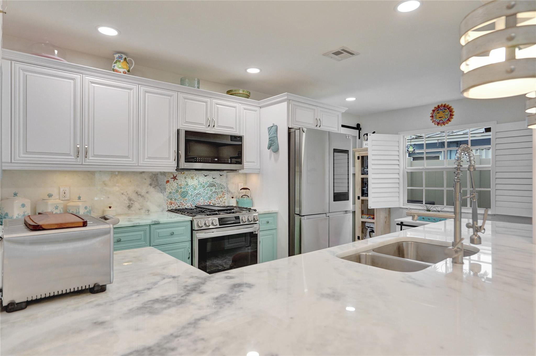 1736 NW 39th St