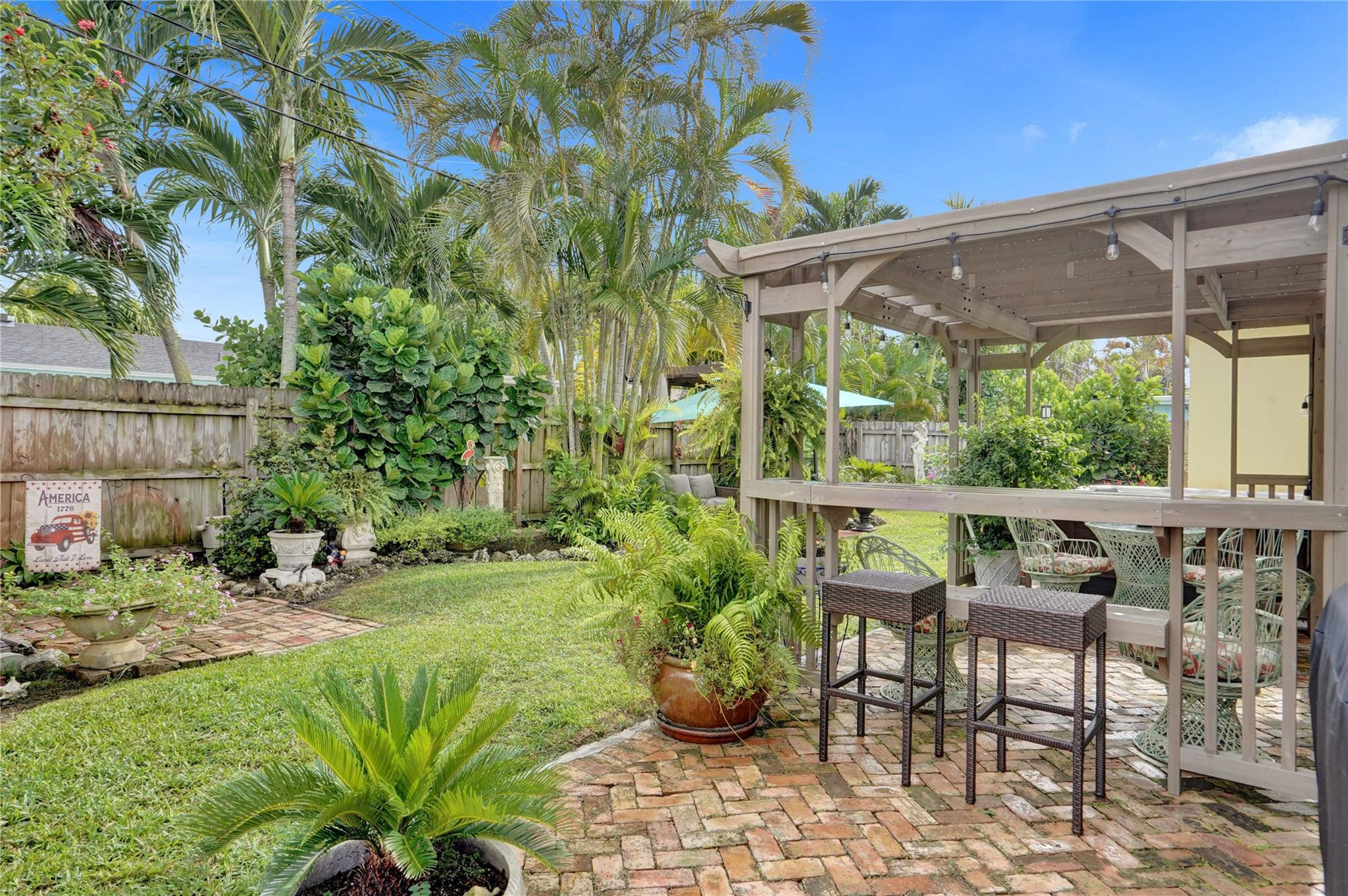1736 NW 39th St