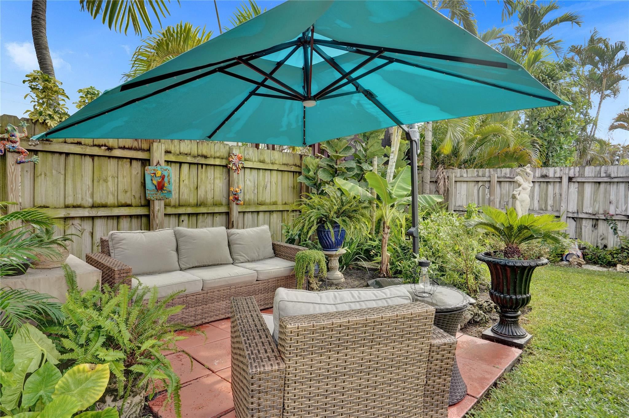 1736 NW 39th St