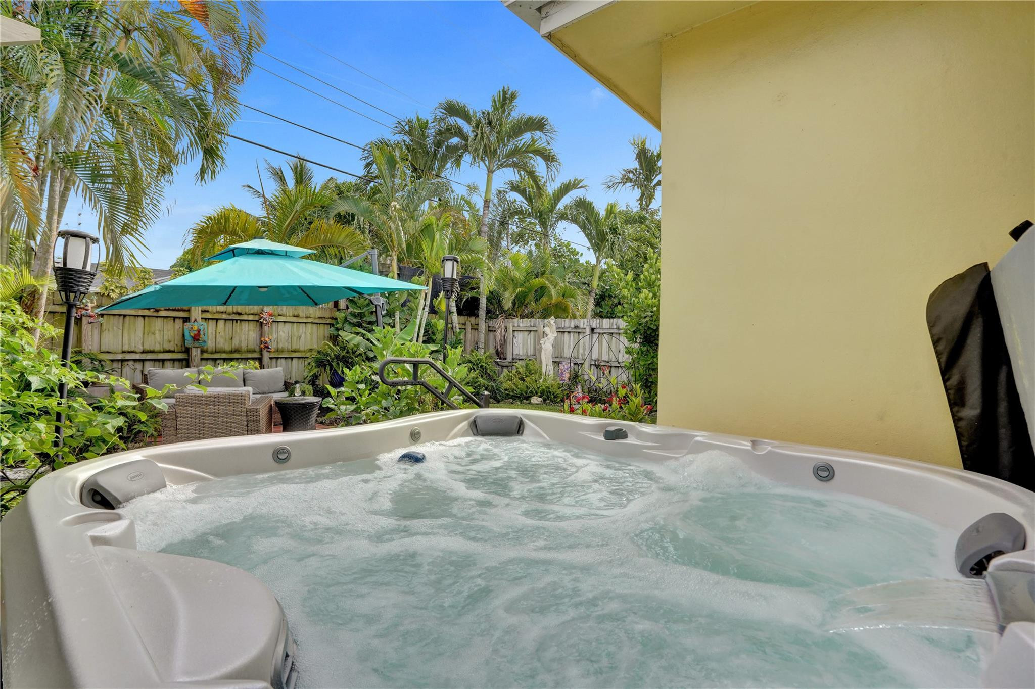 1736 NW 39th St