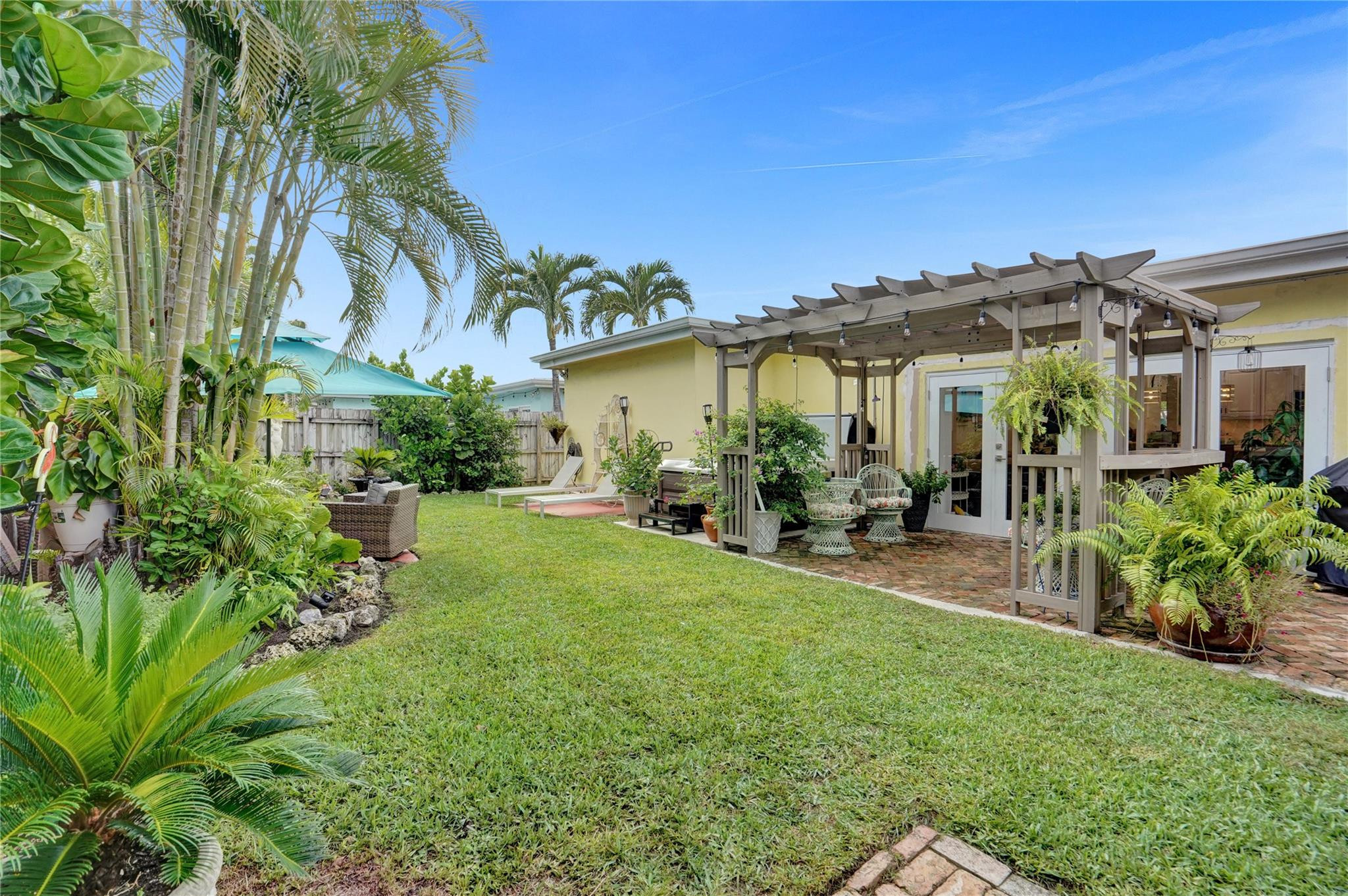1736 NW 39th St