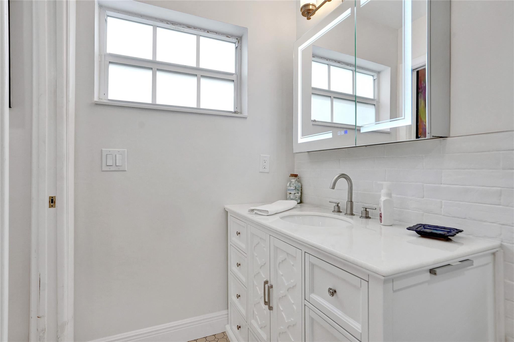 1736 NW 39th St