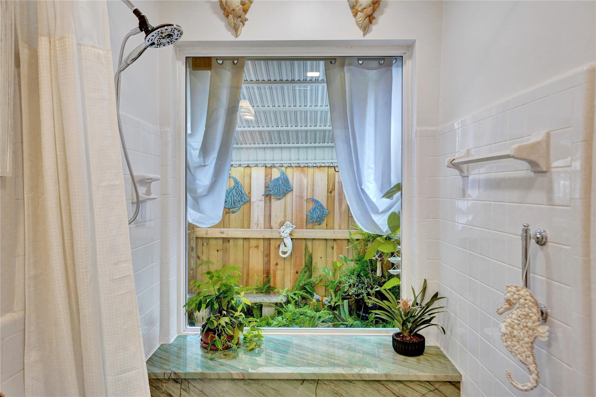 1736 NW 39th St