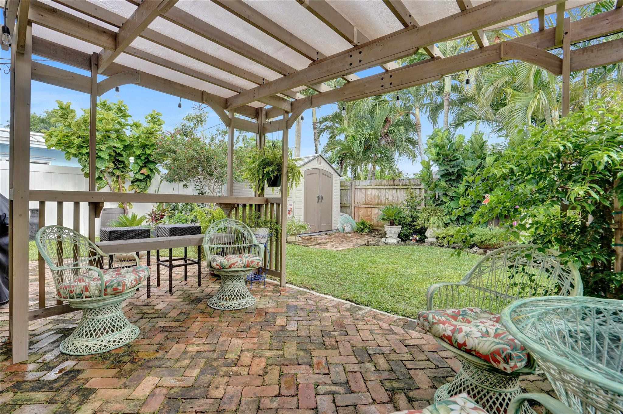 1736 NW 39th St