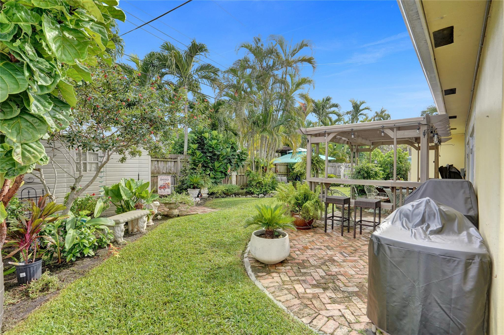 1736 NW 39th St