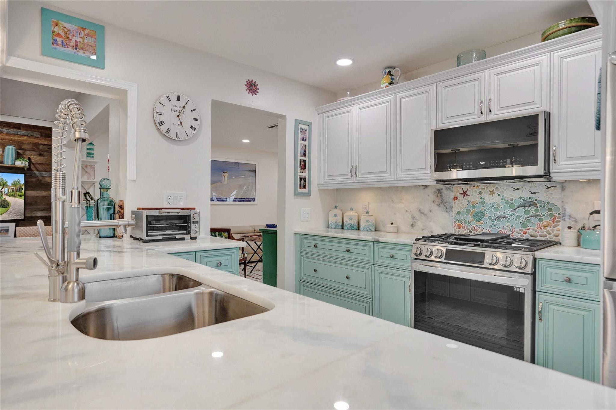 1736 NW 39th St