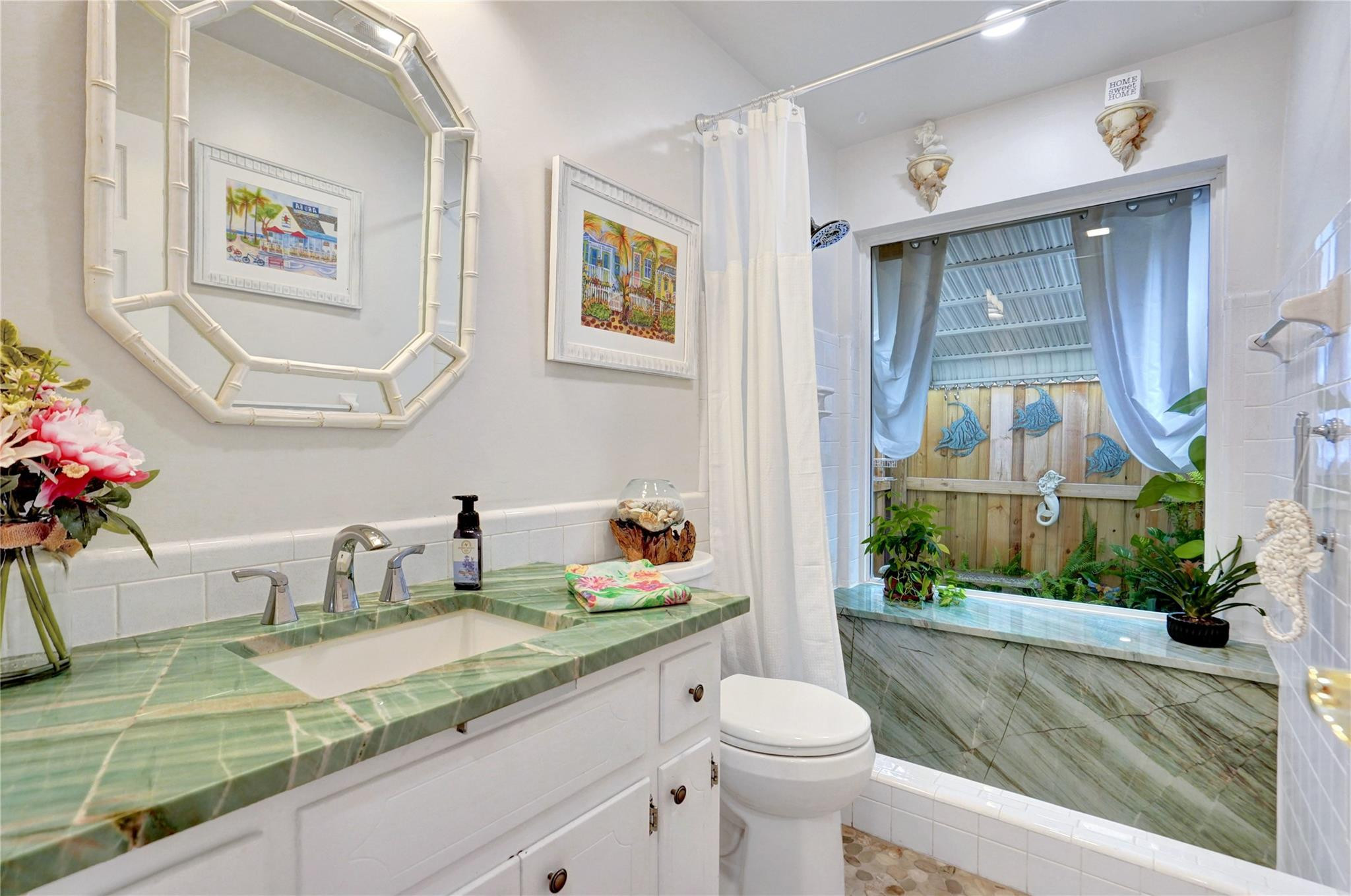 1736 NW 39th St