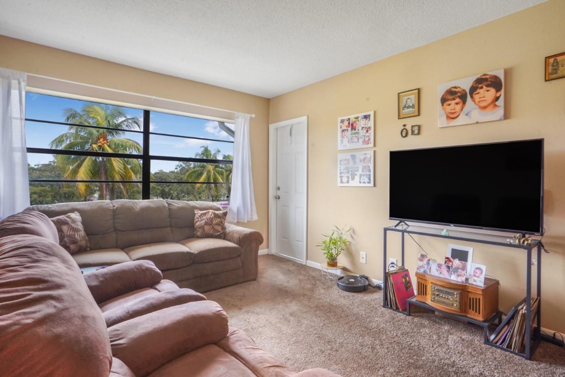 4411 NW 16th St F306