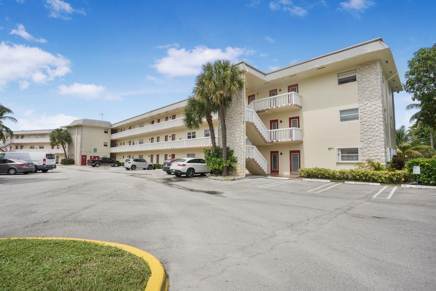 4411 NW 16th St F306