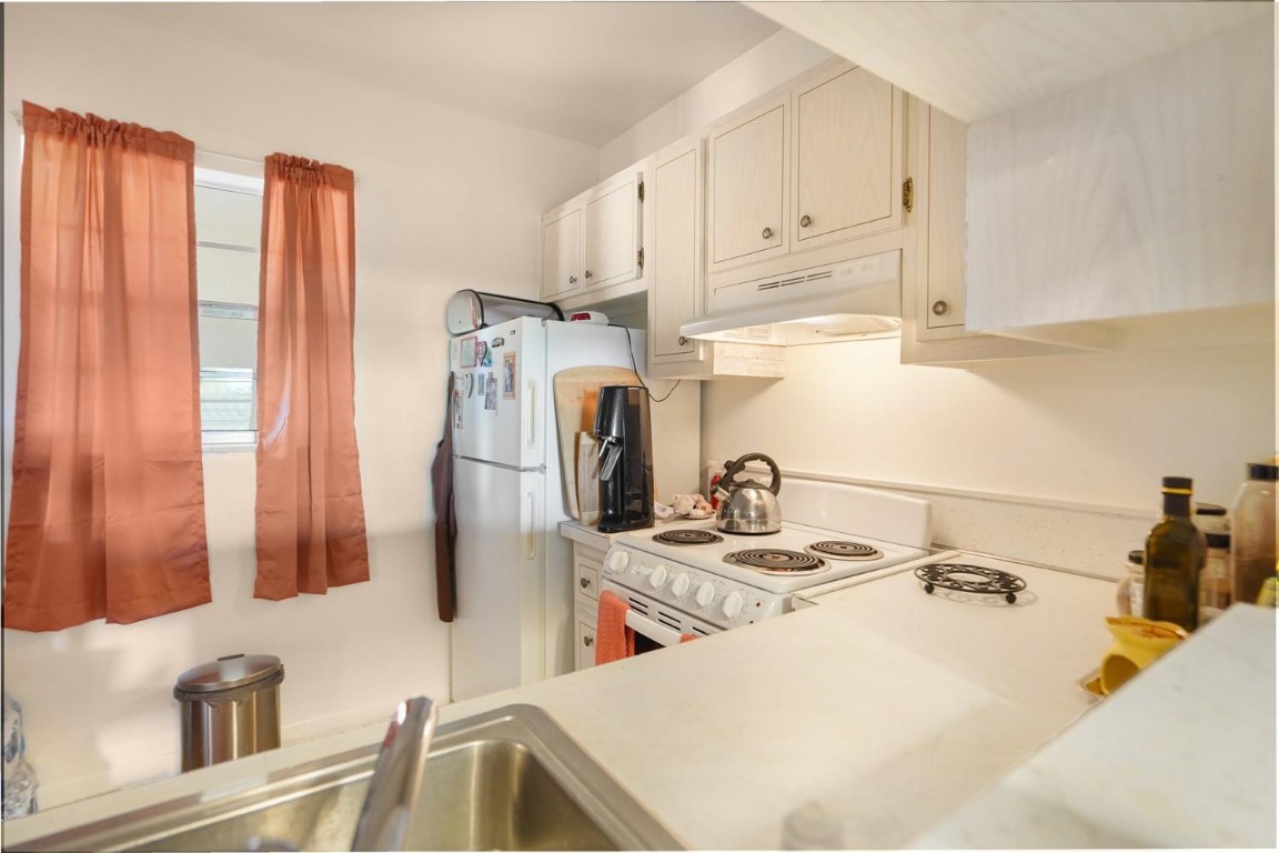 4411 NW 16th St F306