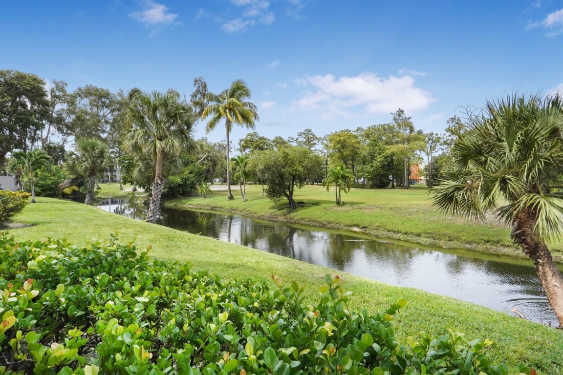 4411 NW 16th St F306