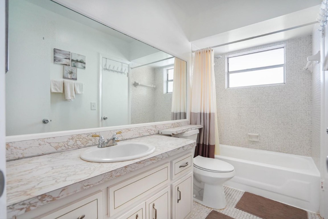 4411 NW 16th St F306