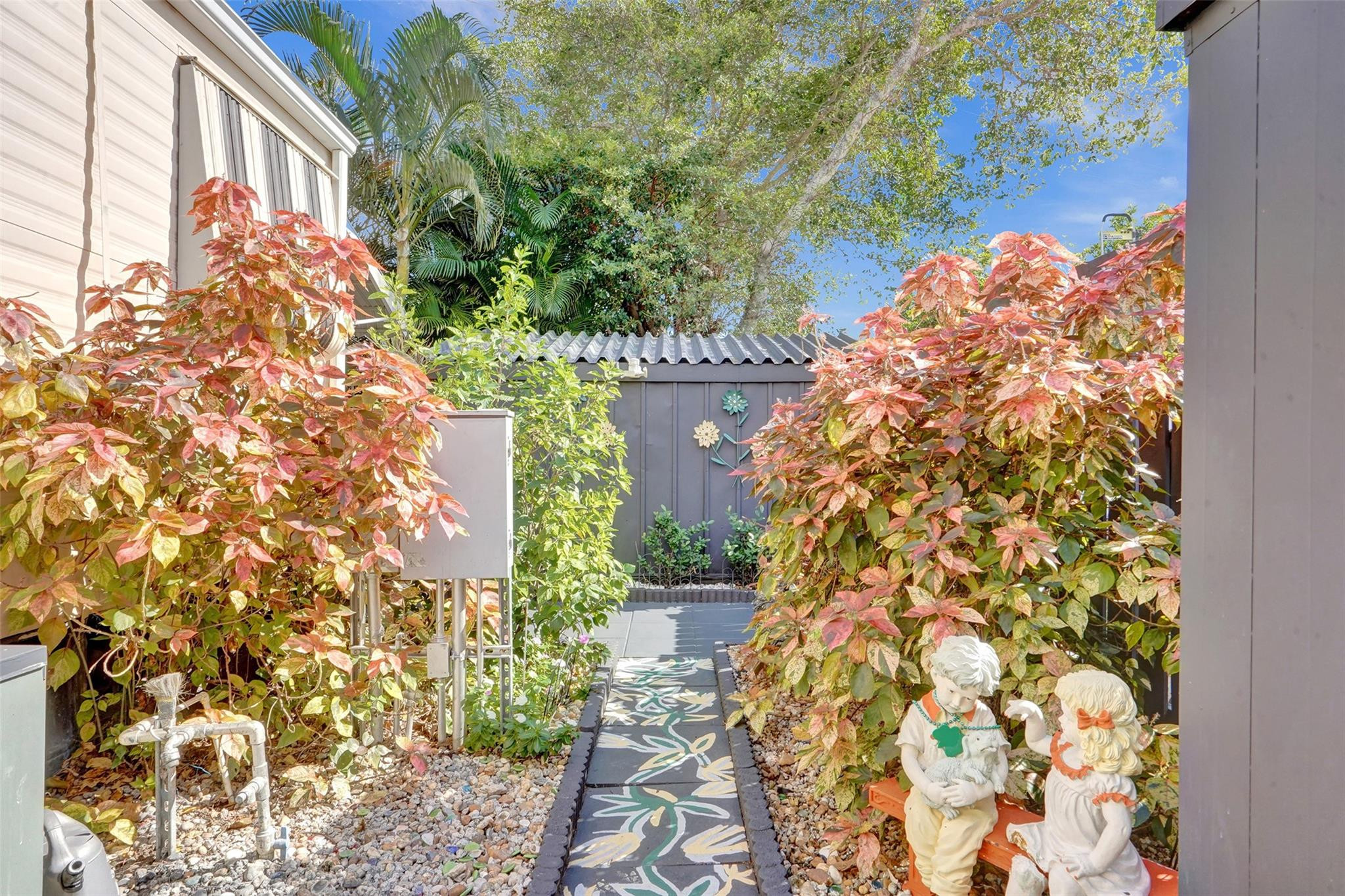 1910 SW 87th Ter