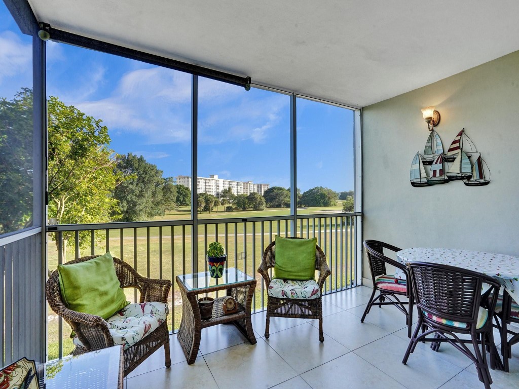 2850 N Palm Aire Dr 302