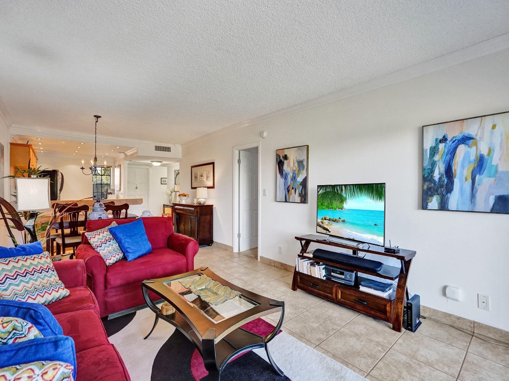 2850 N Palm Aire Dr 302