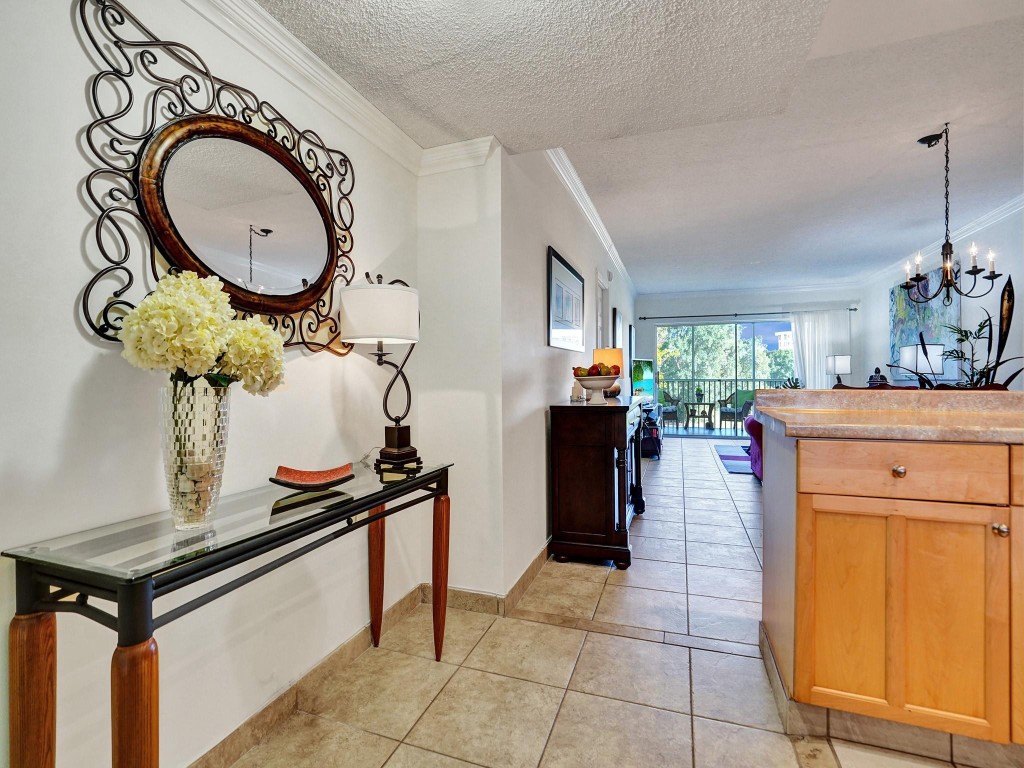 2850 N Palm Aire Dr 302