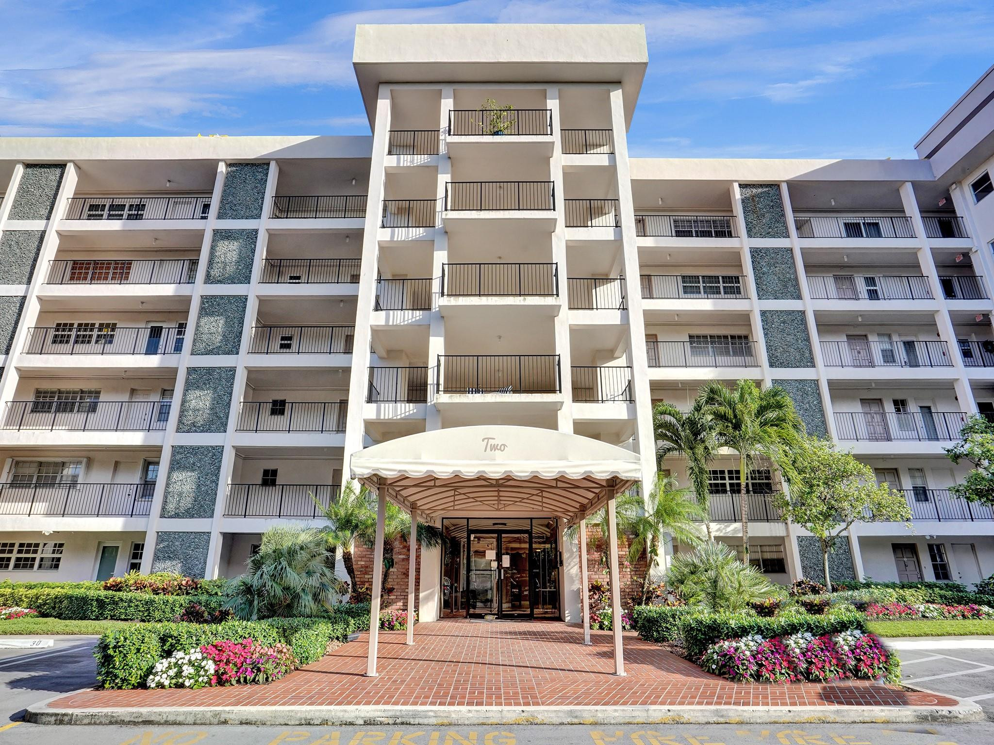 2850 N Palm Aire Dr 302