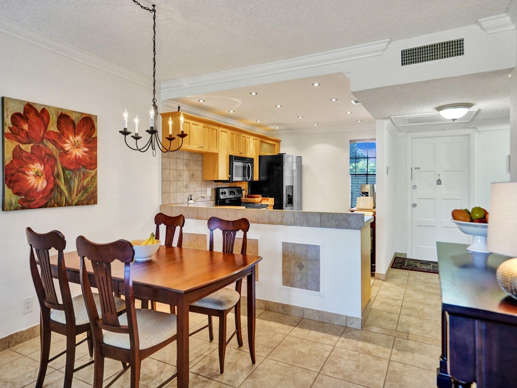 2850 N Palm Aire Dr 302