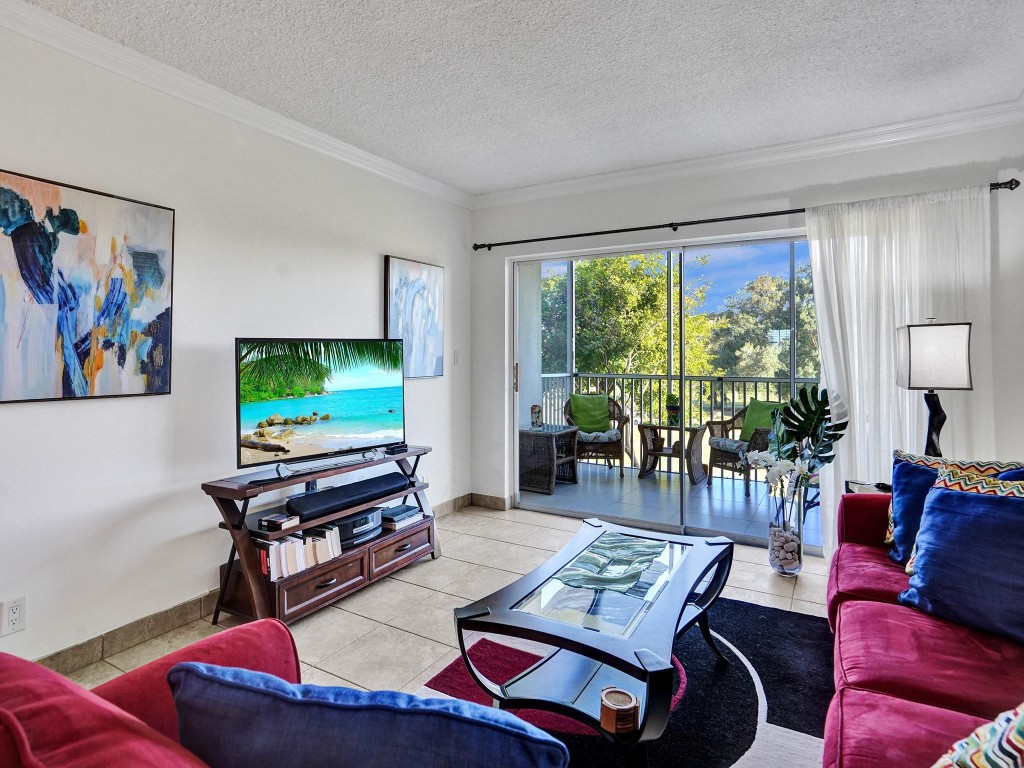 2850 N Palm Aire Dr 302