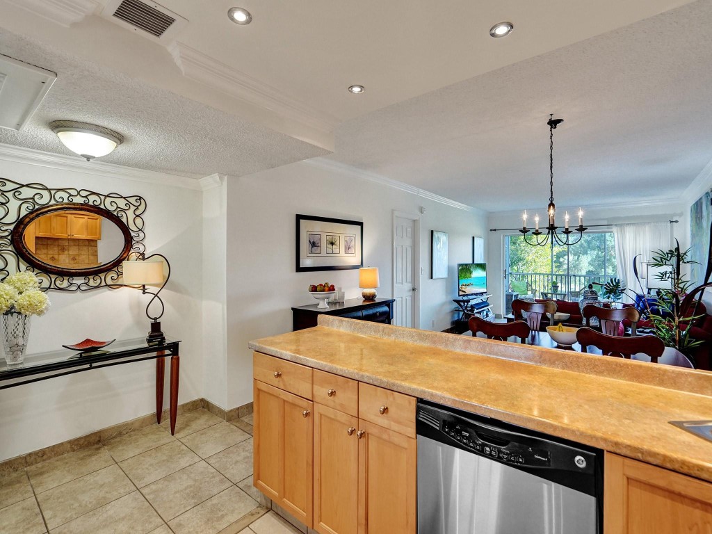 2850 N Palm Aire Dr 302