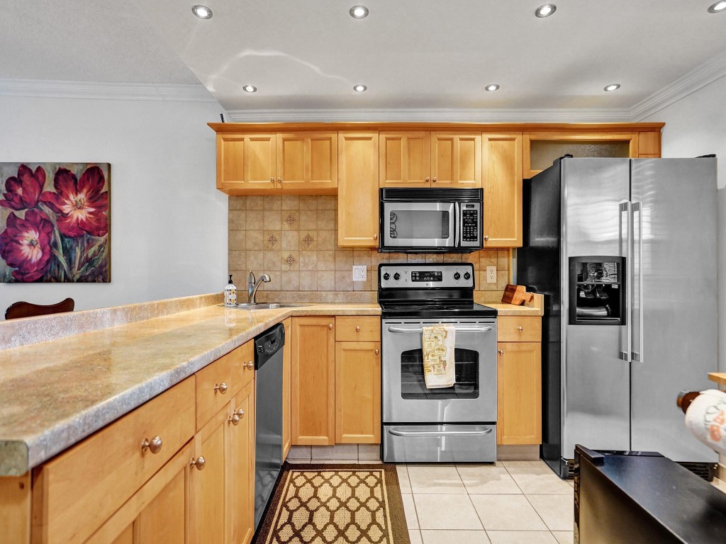 2850 N Palm Aire Dr 302