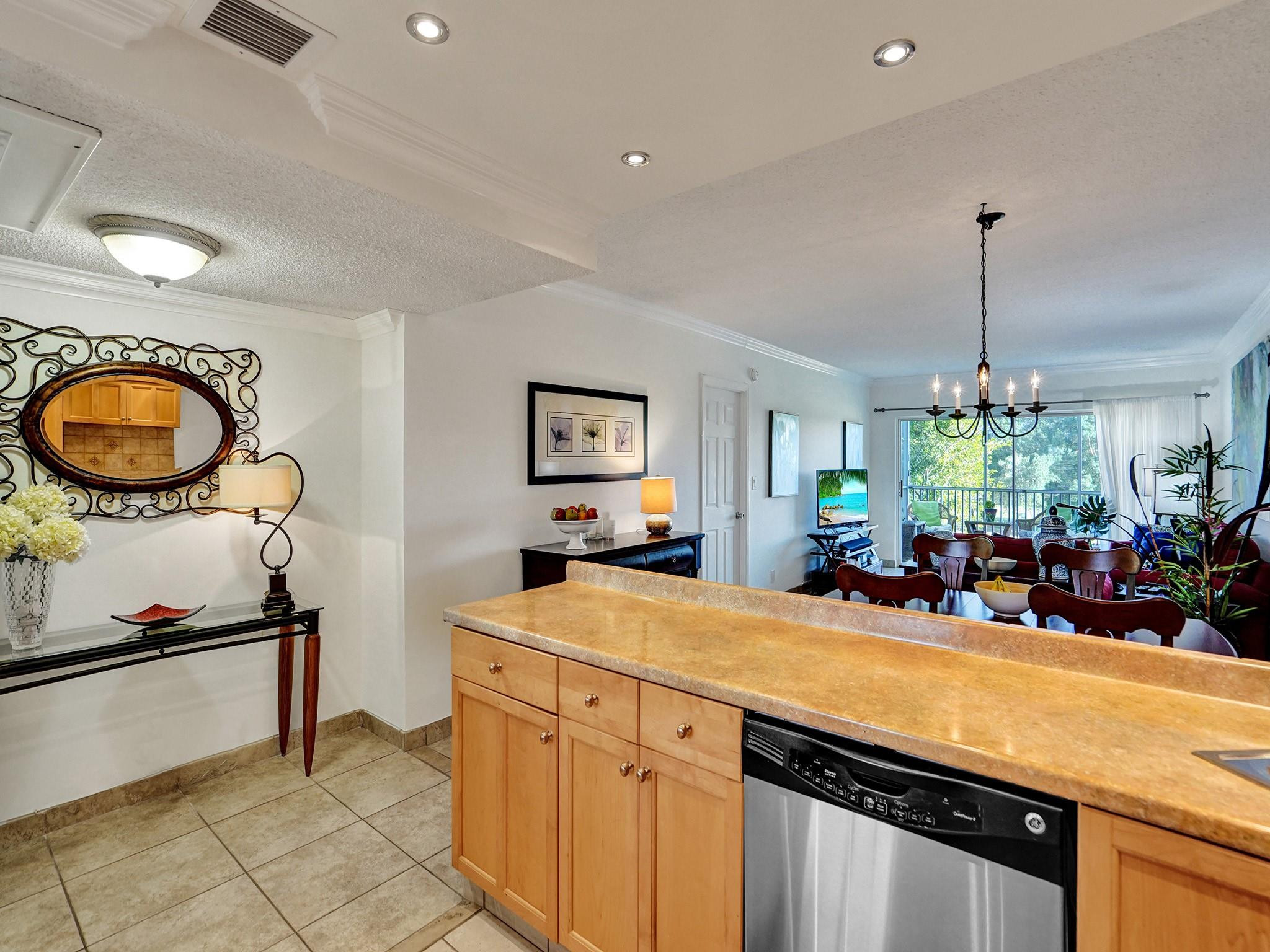 2850 N Palm Aire Dr 302