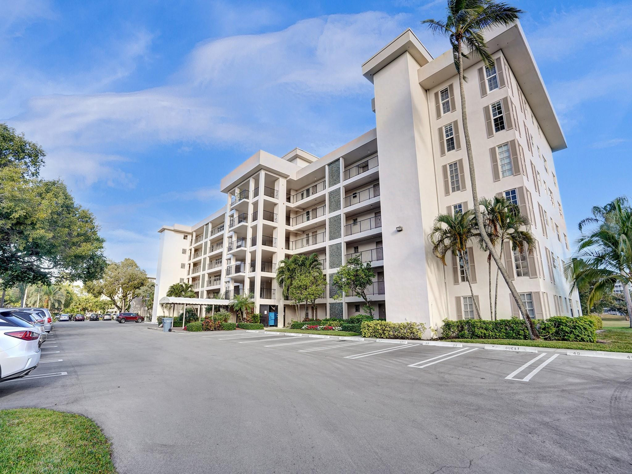 2850 N Palm Aire Dr 302