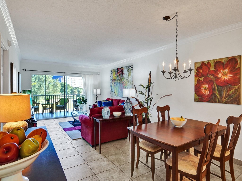 2850 N Palm Aire Dr 302