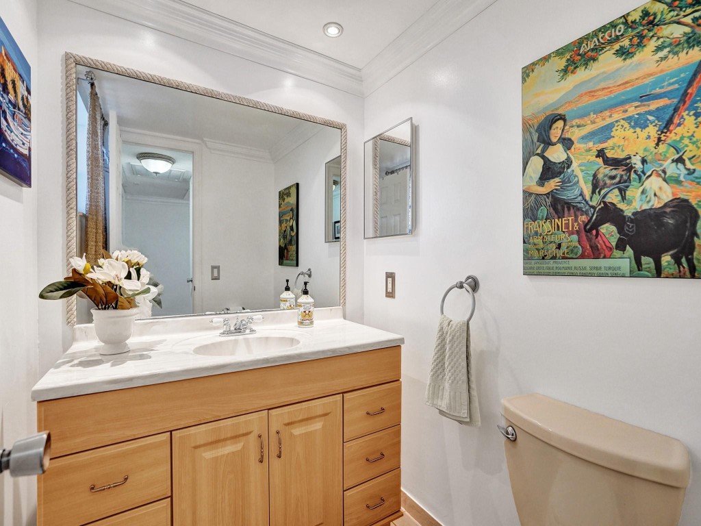 2850 N Palm Aire Dr 302