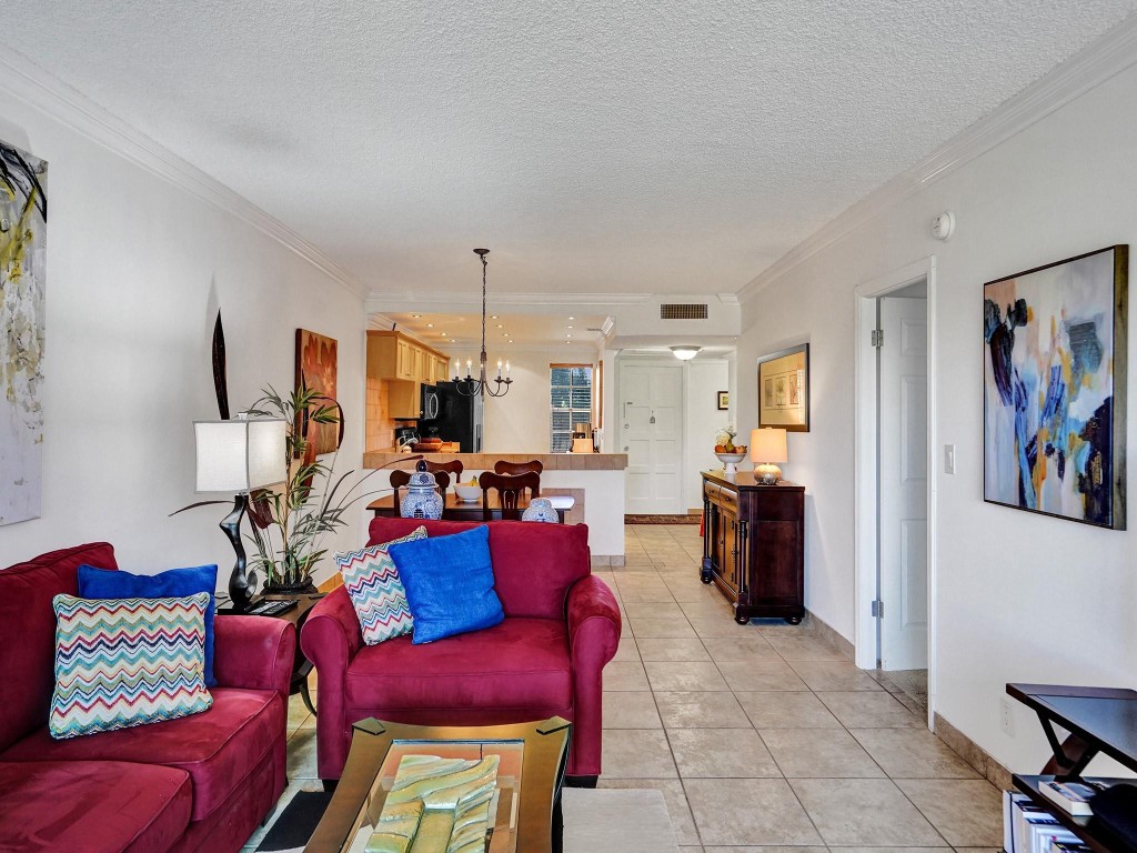 2850 N Palm Aire Dr 302