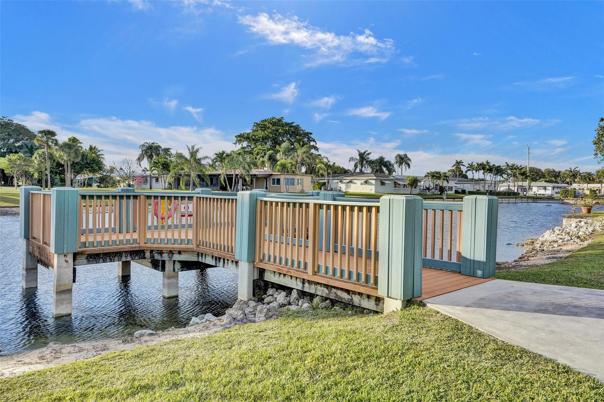 4609 NW 45th St