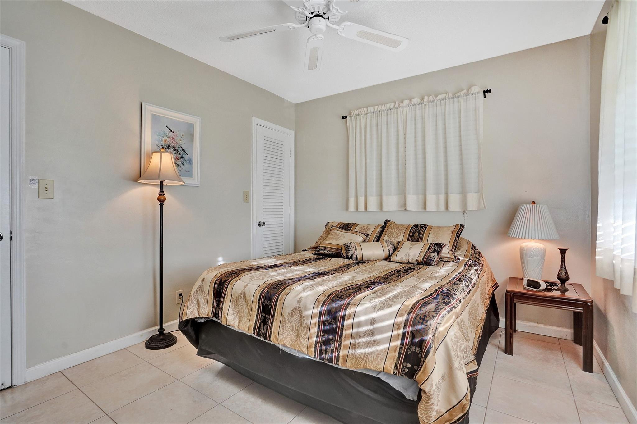 4609 NW 45th St