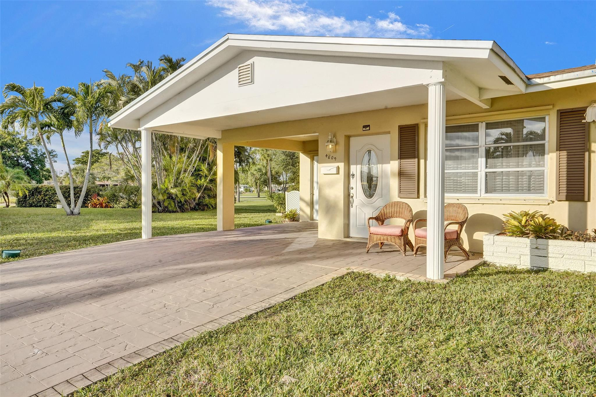 4609 NW 45th St