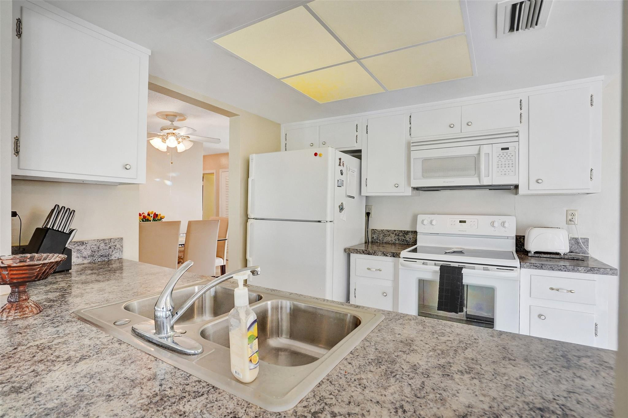 4609 NW 45th St
