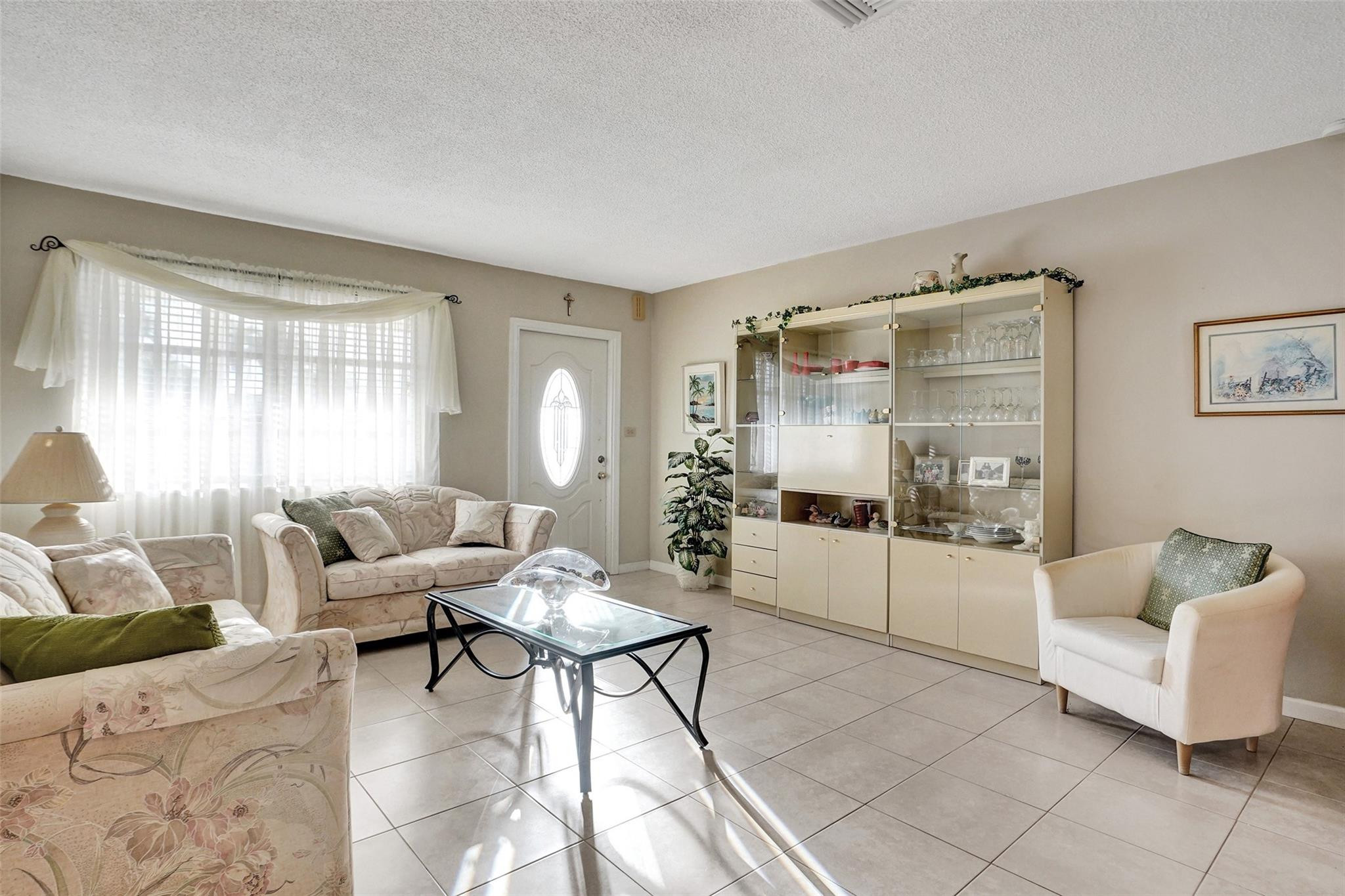 4609 NW 45th St