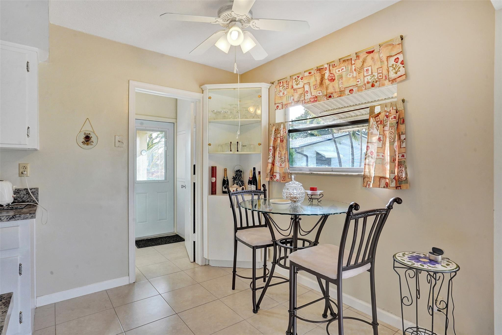 4609 NW 45th St