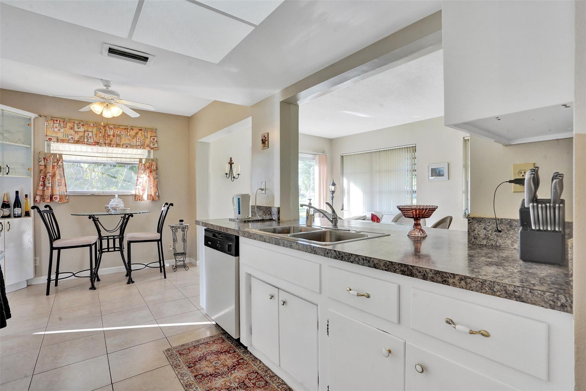 4609 NW 45th St