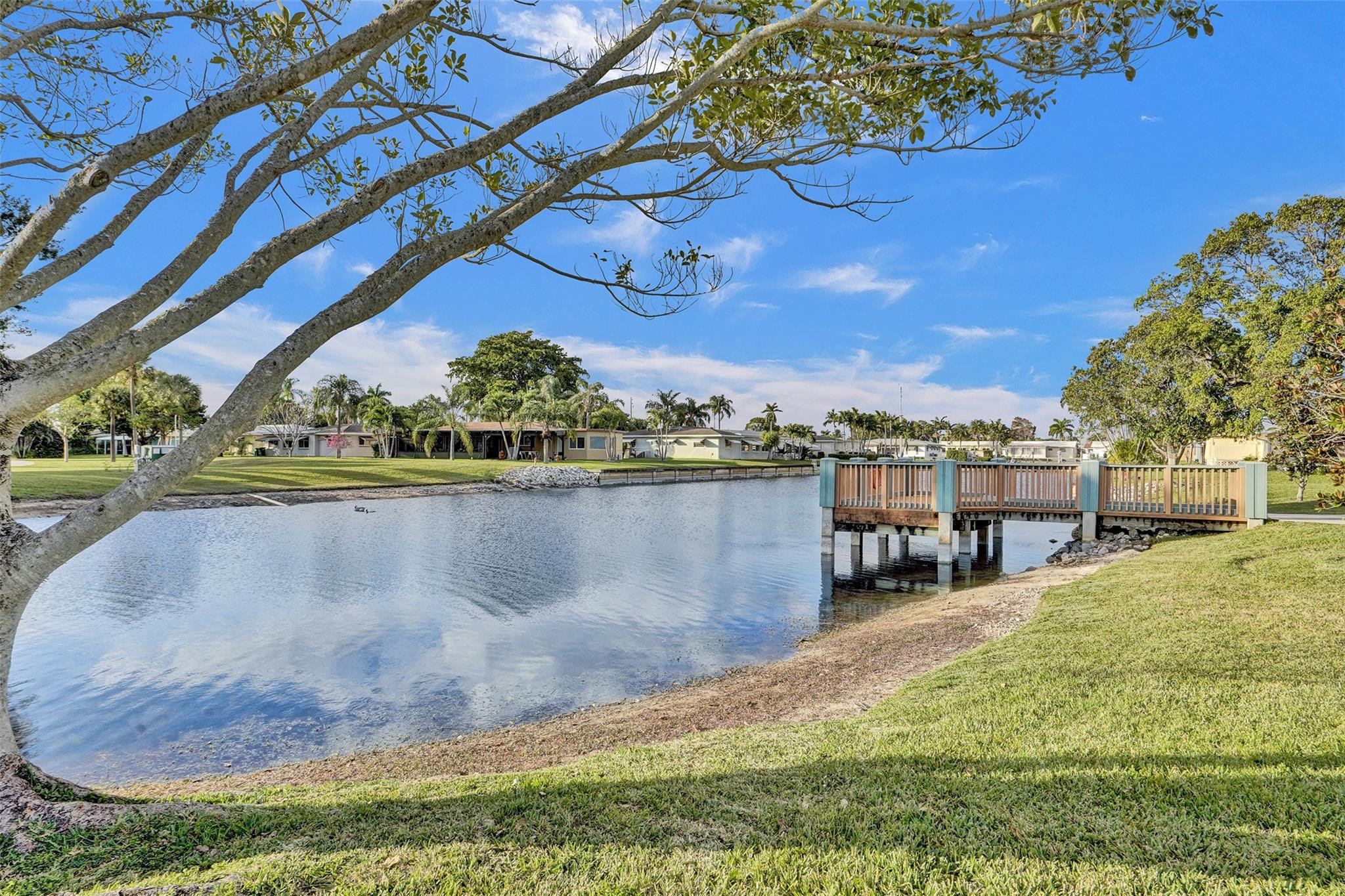 4609 NW 45th St