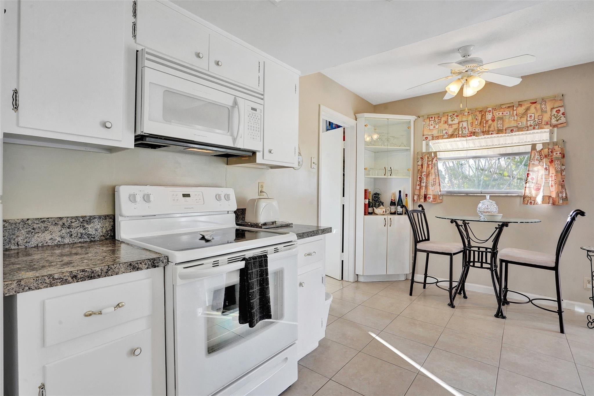 4609 NW 45th St