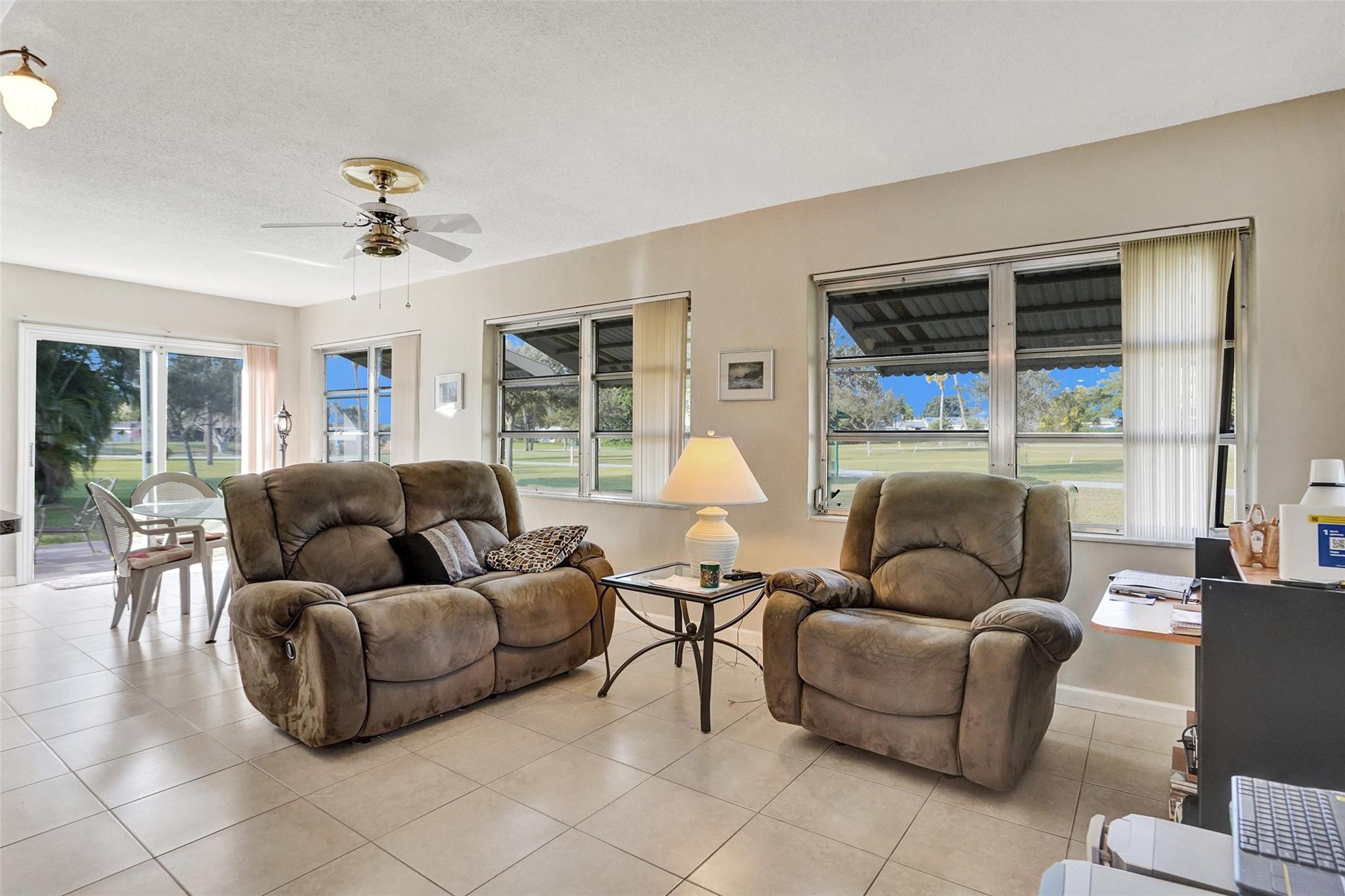 4609 NW 45th St