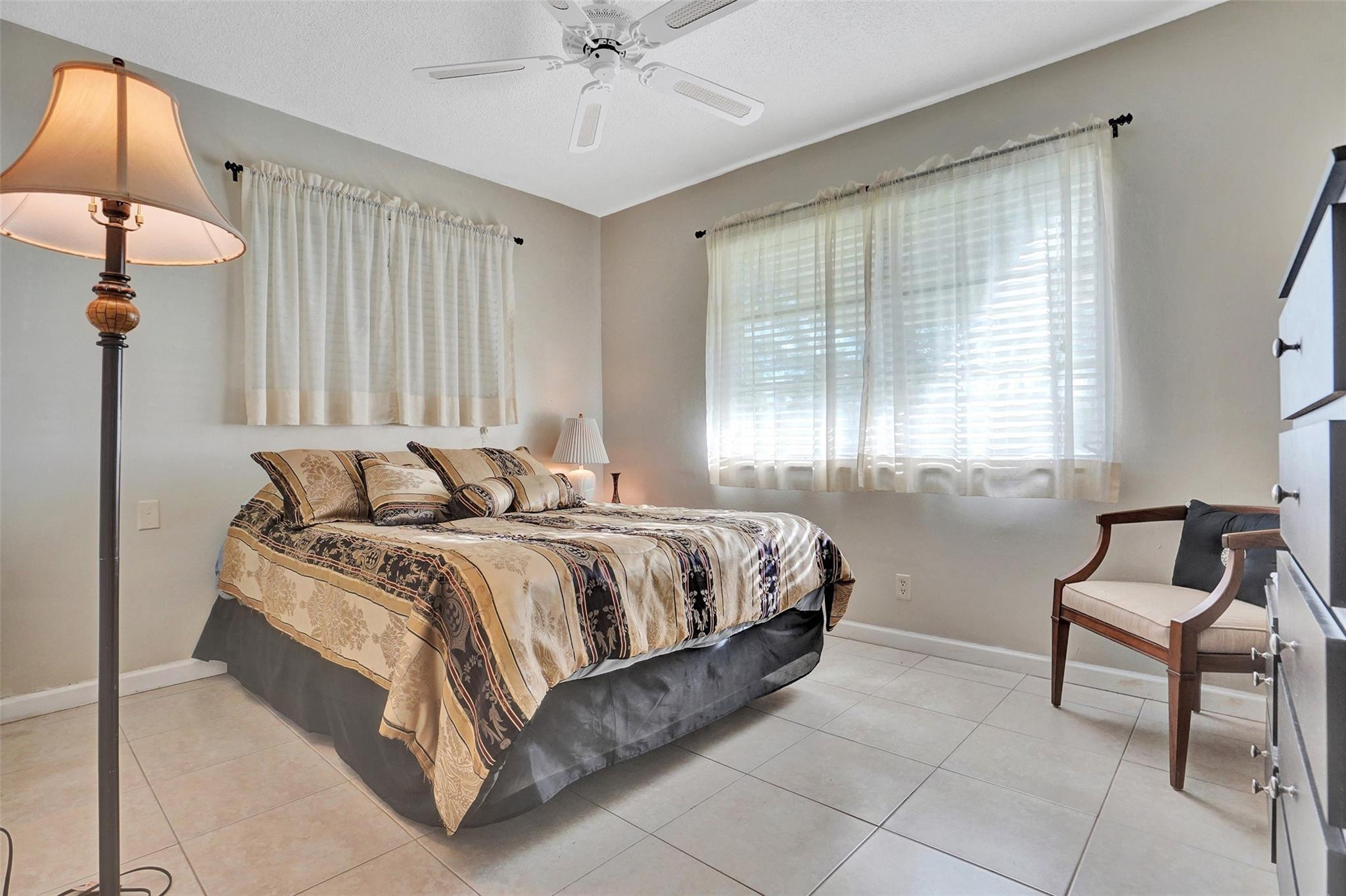 4609 NW 45th St