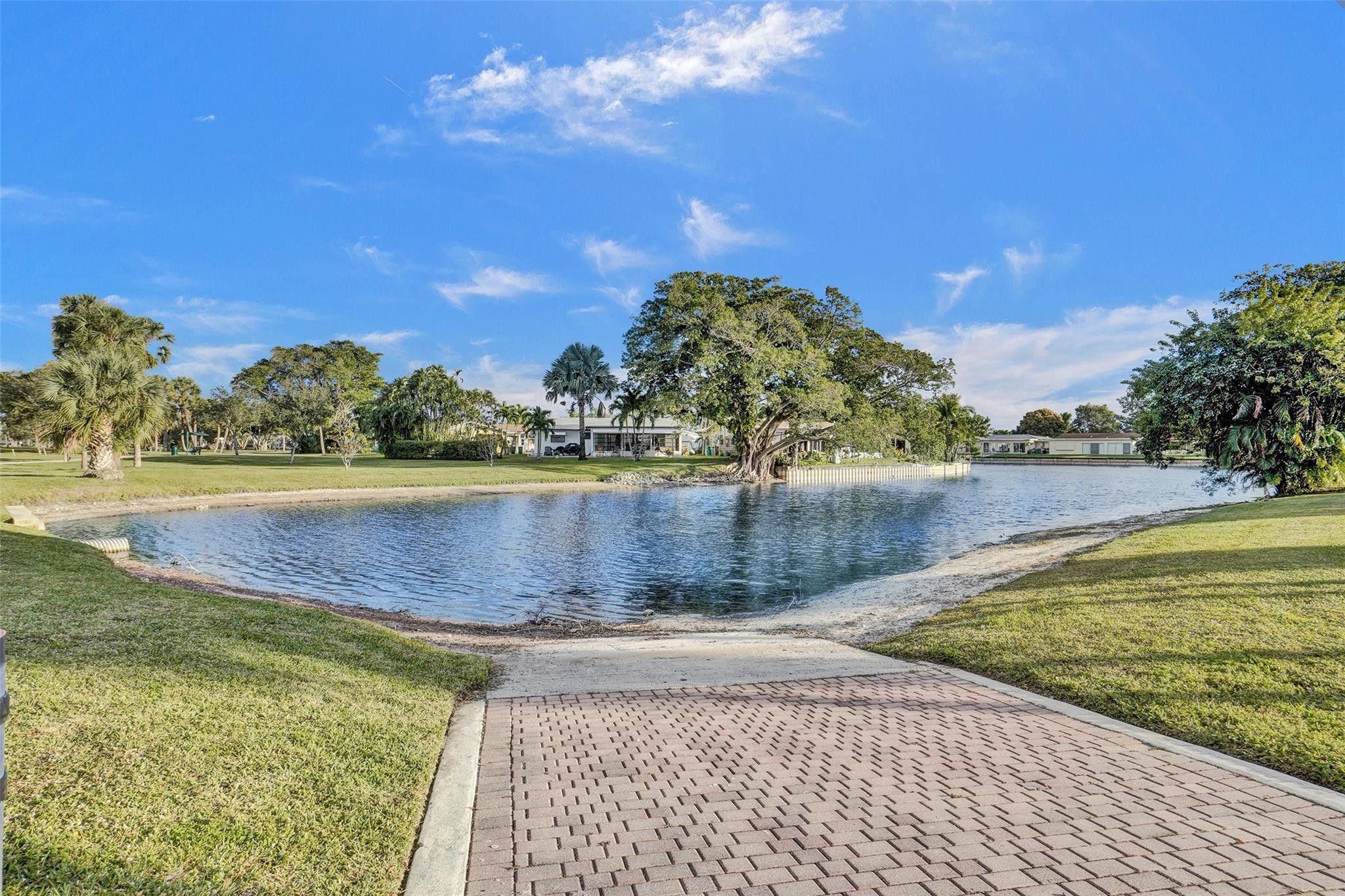 4609 NW 45th St
