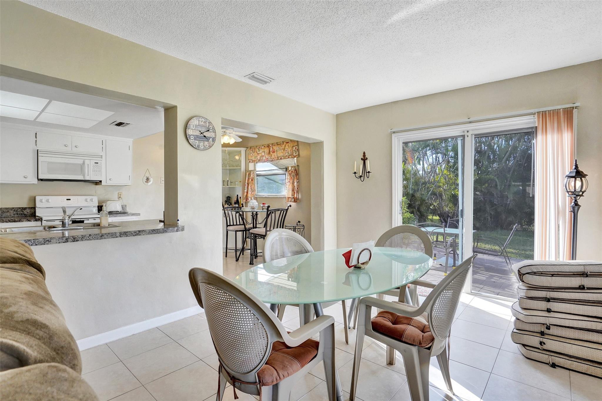 4609 NW 45th St